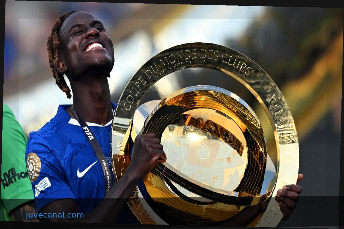 Romano Clarifies: "Inter Advances on Chalobah, Como..."