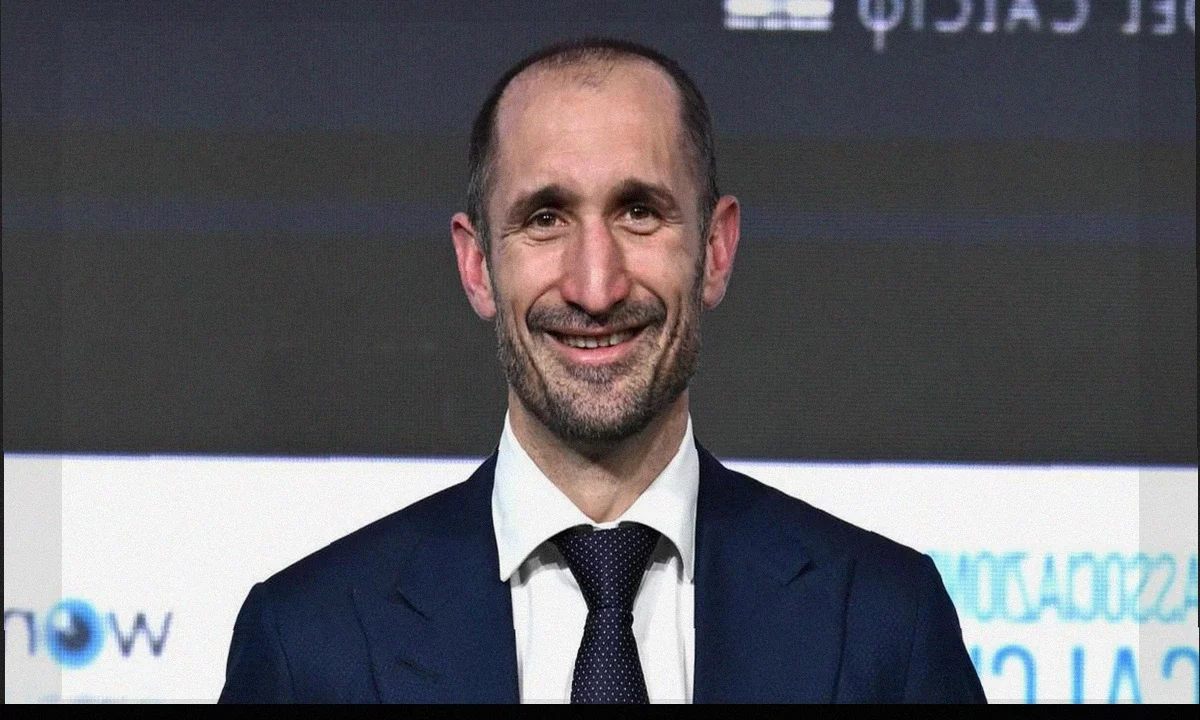 Chiellini e Puyol insieme sugli spalti per Spagna-Austria: incontro tra due leggende della difesa
